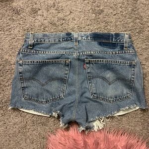levi’s distressed shorts